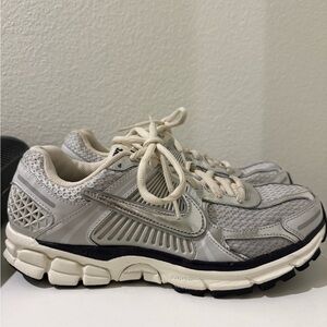 Nike Zoom Vomero 5 Shoes